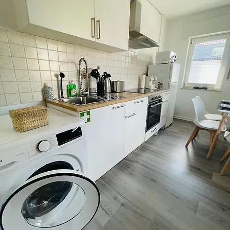 Gemuetlich*nespresso*netflix*arbeitsplatz*parkplatz Duisburg